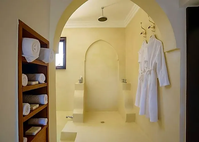Trip to College Swahili Coco 2Br Apartment 700M To Beach